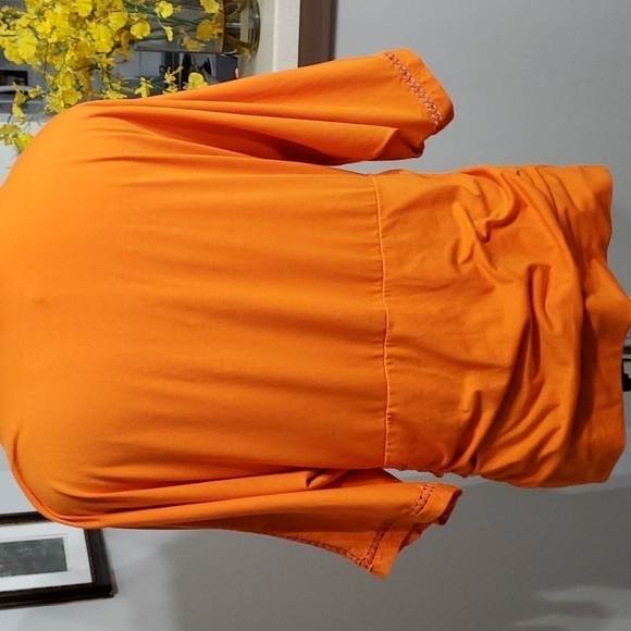 PETER NYGARD, Orange top. Size large Raglan sleeves. Very flattering style. - Picture 6 of 11